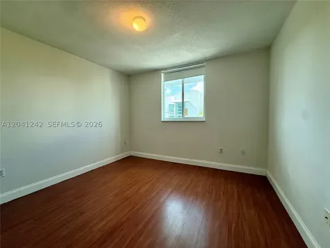 7800 Collins Avenue Miami Beach FL 33141