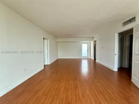 7800 Collins Avenue Miami Beach FL 33141