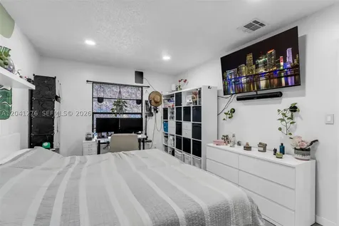 525 NW 100th Court Miami FL 33172