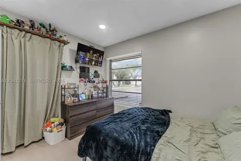 525 NW 100th Court Miami FL 33172
