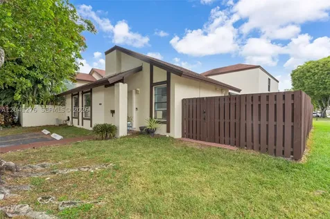 525 NW 100th Court Miami FL 33172