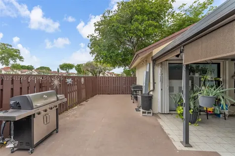 525 NW 100th Court Miami FL 33172
