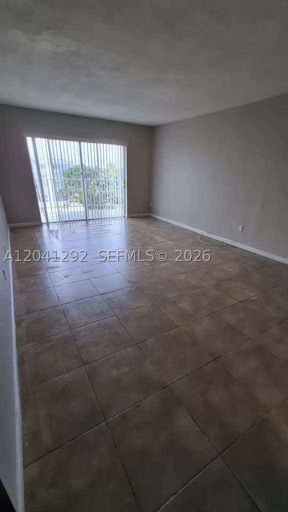 496 NW 165th St Road Miami FL 33169