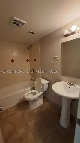 496 NW 165th St Road Miami FL 33169