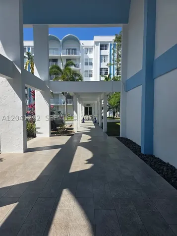 496 NW 165th St Road Miami FL 33169