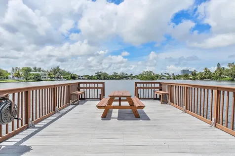 2531 NE 195th Street Miami FL 33180