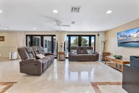 2531 NE 195th Street Miami FL 33180