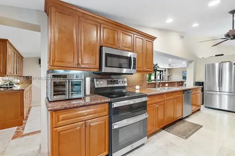 2531 NE 195th Street Miami FL 33180