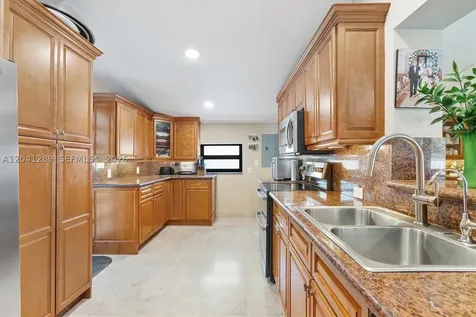 2531 NE 195th Street Miami FL 33180