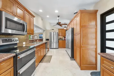 2531 NE 195th Street Miami FL 33180