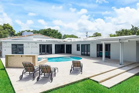 2531 NE 195th Street Miami FL 33180