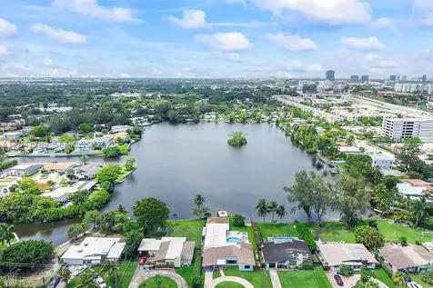 2531 NE 195th Street Miami FL 33180