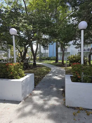 496 NW 165th St Road Miami FL 33169
