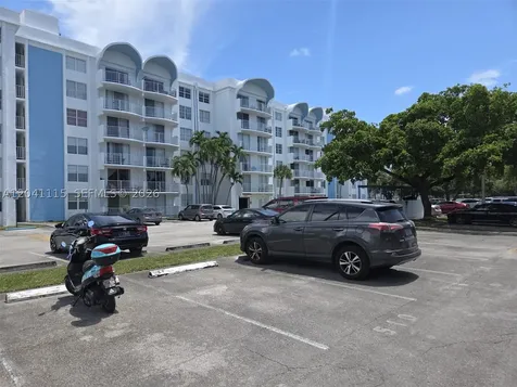 496 NW 165th St Road Miami FL 33169
