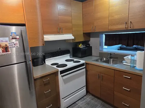 496 NW 165th St Road Miami FL 33169