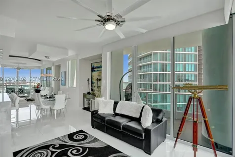 900 Biscayne Boulevard Miami FL 33132