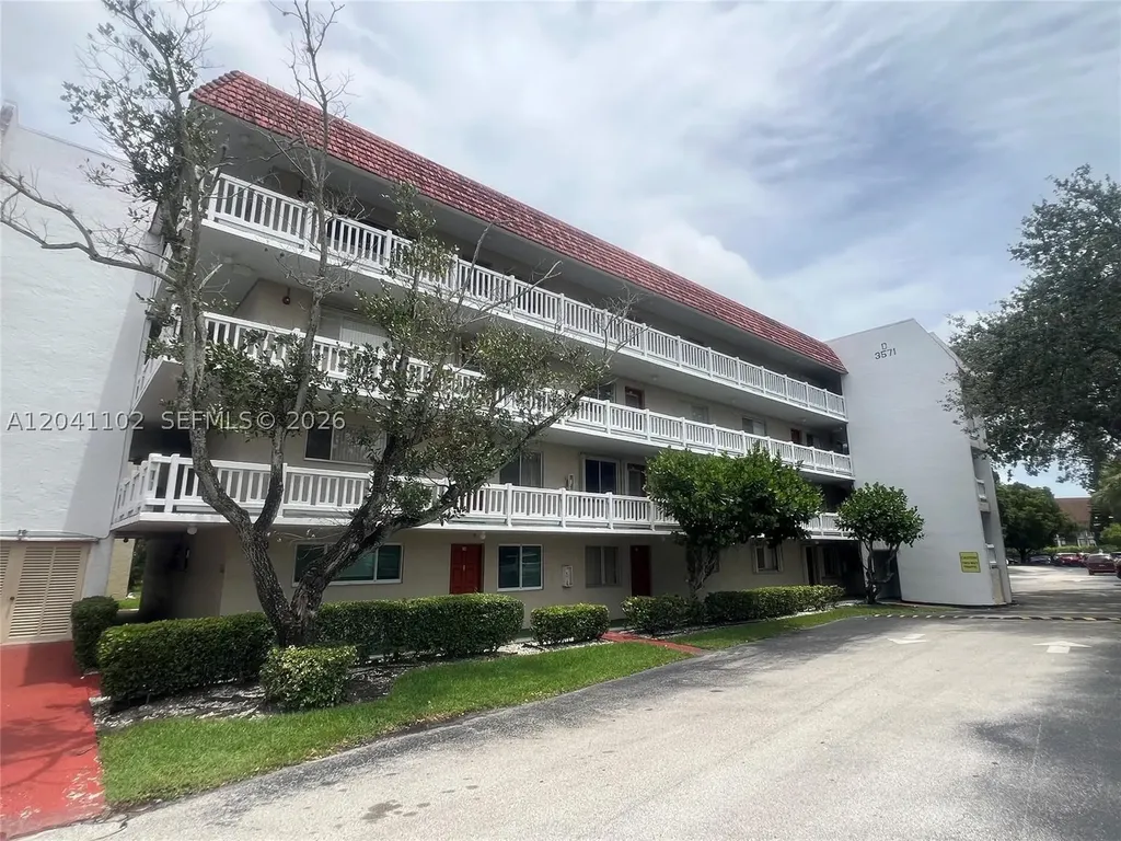 3571 Inverrary Drive Lauderhill FL 33319