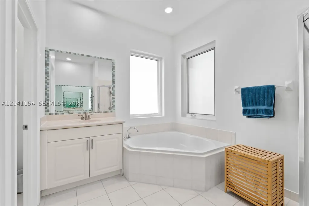 5019 NW 113 Avenue Coral Springs FL 33076