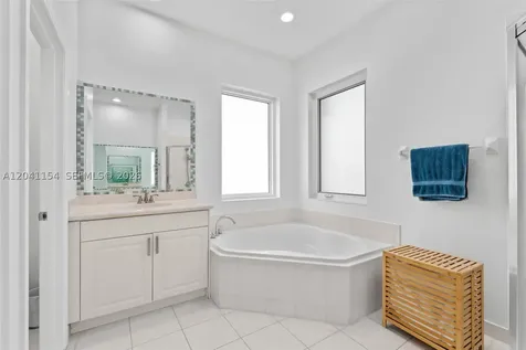 5019 NW 113 Avenue Coral Springs FL 33076