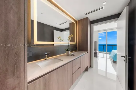 888 Biscayne Boulevard Miami FL 33132