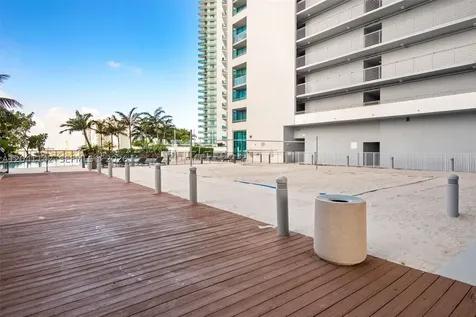 888 Biscayne Boulevard Miami FL 33132