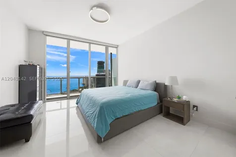 888 Biscayne Boulevard Miami FL 33132