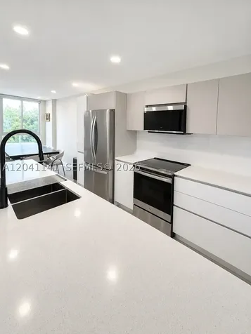 2505 NE 193rd Street Miami FL 33180