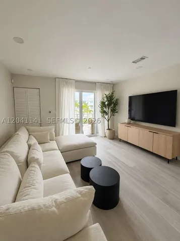 2505 NE 193rd Street Miami FL 33180