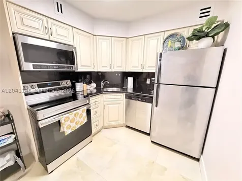 5225 Collins Avenue Miami Beach FL 33140
