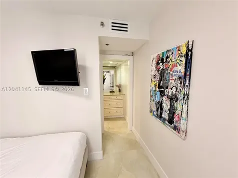 5225 Collins Avenue Miami Beach FL 33140