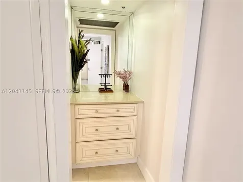 5225 Collins Avenue Miami Beach FL 33140