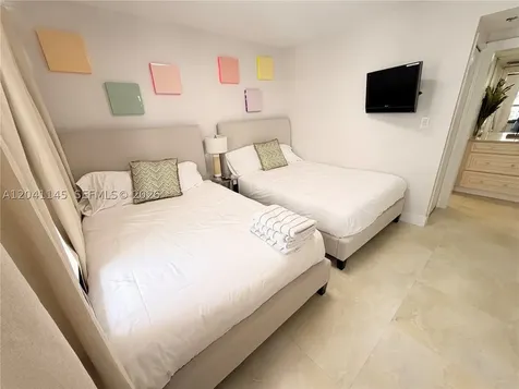 5225 Collins Avenue Miami Beach FL 33140