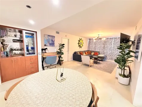 5225 Collins Avenue Miami Beach FL 33140