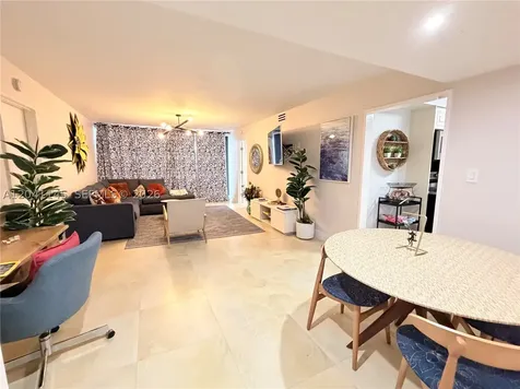 5225 Collins Avenue Miami Beach FL 33140