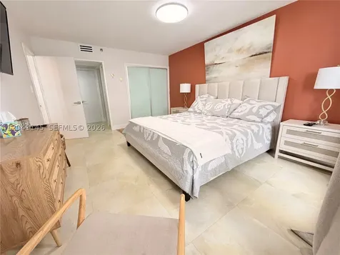 5225 Collins Avenue Miami Beach FL 33140