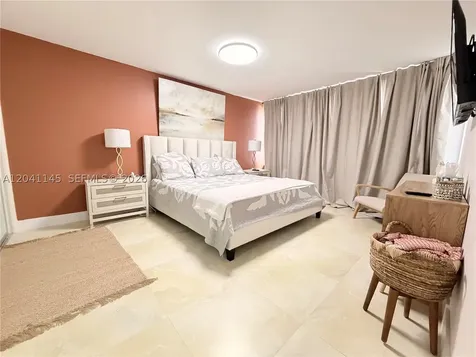5225 Collins Avenue Miami Beach FL 33140