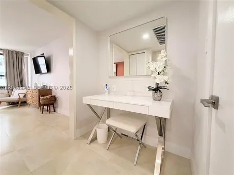 5225 Collins Avenue Miami Beach FL 33140