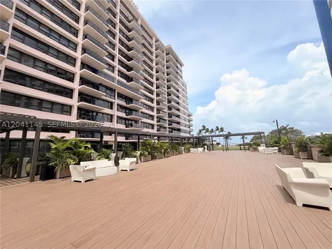 5225 Collins Avenue Miami Beach FL 33140