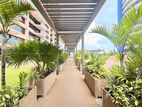 5225 Collins Avenue Miami Beach FL 33140
