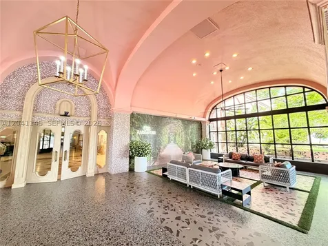5225 Collins Avenue Miami Beach FL 33140