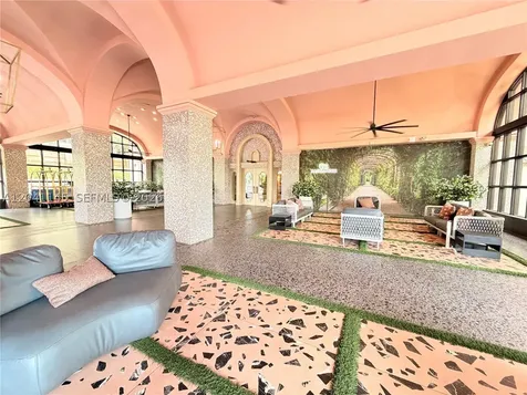5225 Collins Avenue Miami Beach FL 33140