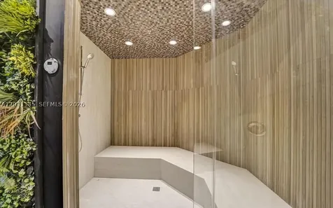 5225 Collins Avenue Miami Beach FL 33140