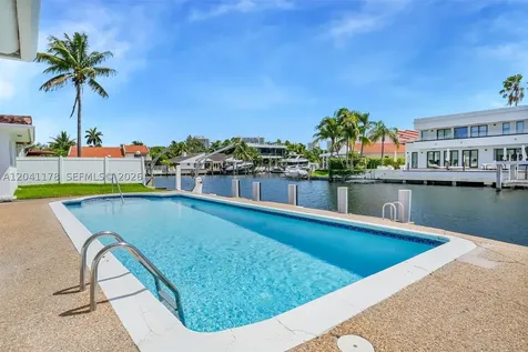 16453 NE 33rd Avenue North Miami Beach FL 33160