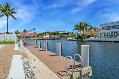 16453 NE 33rd Avenue North Miami Beach FL 33160