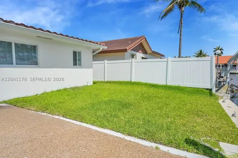 16453 NE 33rd Avenue North Miami Beach FL 33160