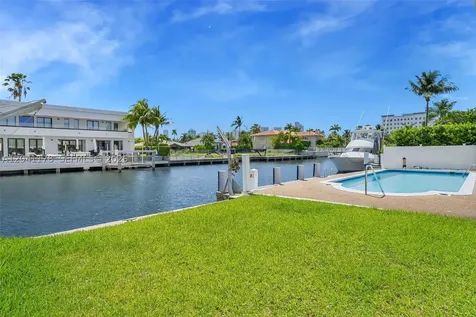 16453 NE 33rd Avenue North Miami Beach FL 33160