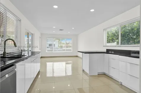 16453 NE 33rd Avenue North Miami Beach FL 33160