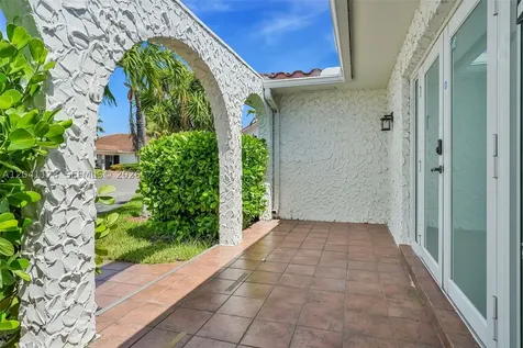 16453 NE 33rd Avenue North Miami Beach FL 33160
