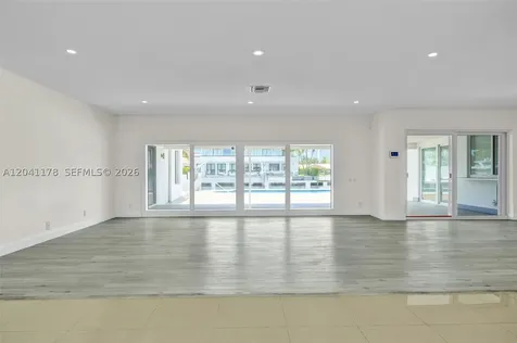 16453 NE 33rd Avenue North Miami Beach FL 33160