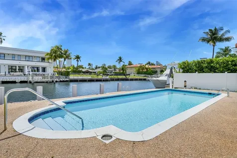 16453 NE 33rd Avenue North Miami Beach FL 33160